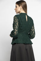 نتشي بلوزة دانتيل نبطن بأكمام طويلة شفافة