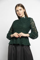 نتشي بلوزة دانتيل نبطن بأكمام طويلة شفافة