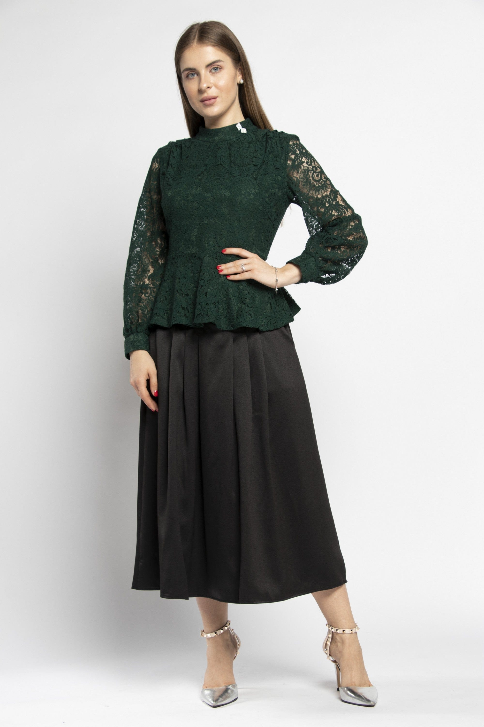 نتشي بلوزة دانتيل نبطن بأكمام طويلة شفافة