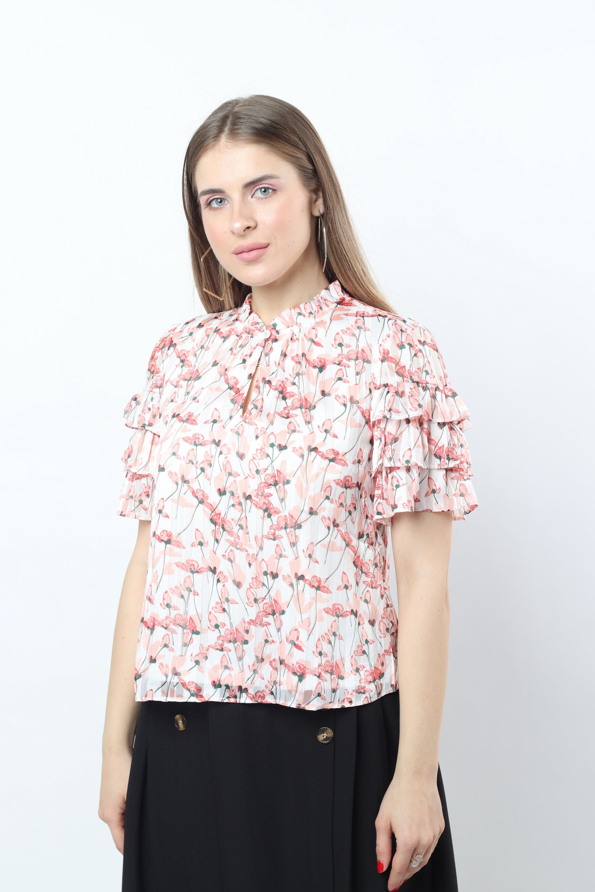 نتشي بلوزة مزهرة بفتحة صدر كم قصير مكشكش نسائي