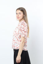 نتشي بلوزة مزهرة بفتحة صدر كم قصير مكشكش نسائي