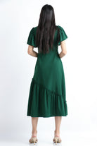 نتشي فستان ميدي سادة ناعم فتحة صدر شكل V بكم قصير