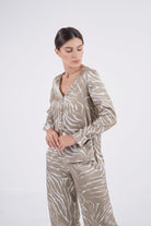 نتشي قميص نقشة زيبرا برقبة سبعة وكم طويل نسائي