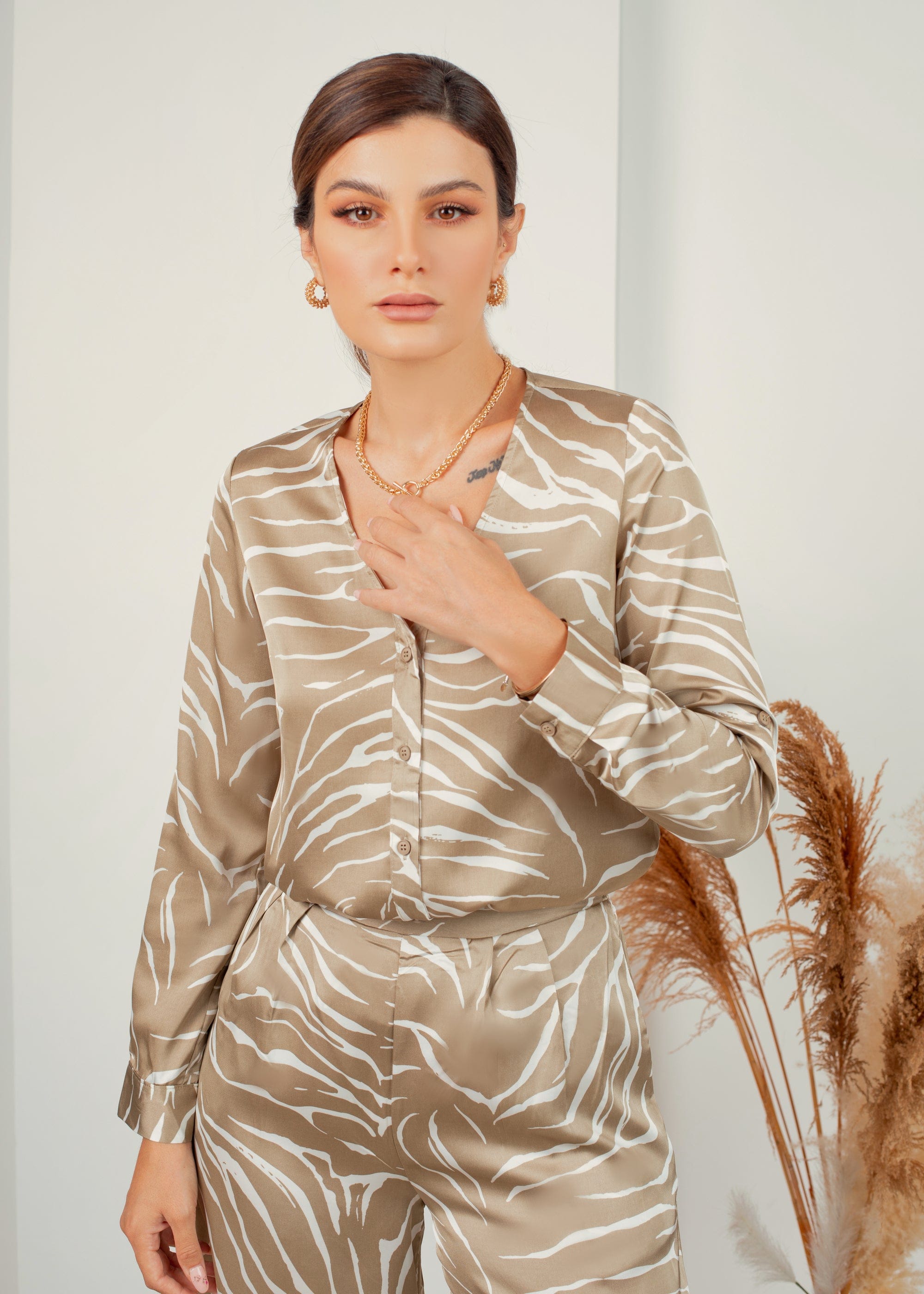 نتشي قميص نقشة زيبرا برقبة سبعة وكم طويل نسائي