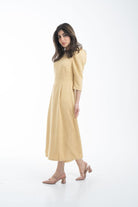 نتشي فستان ميدي بأكمام منفوخة أصفر