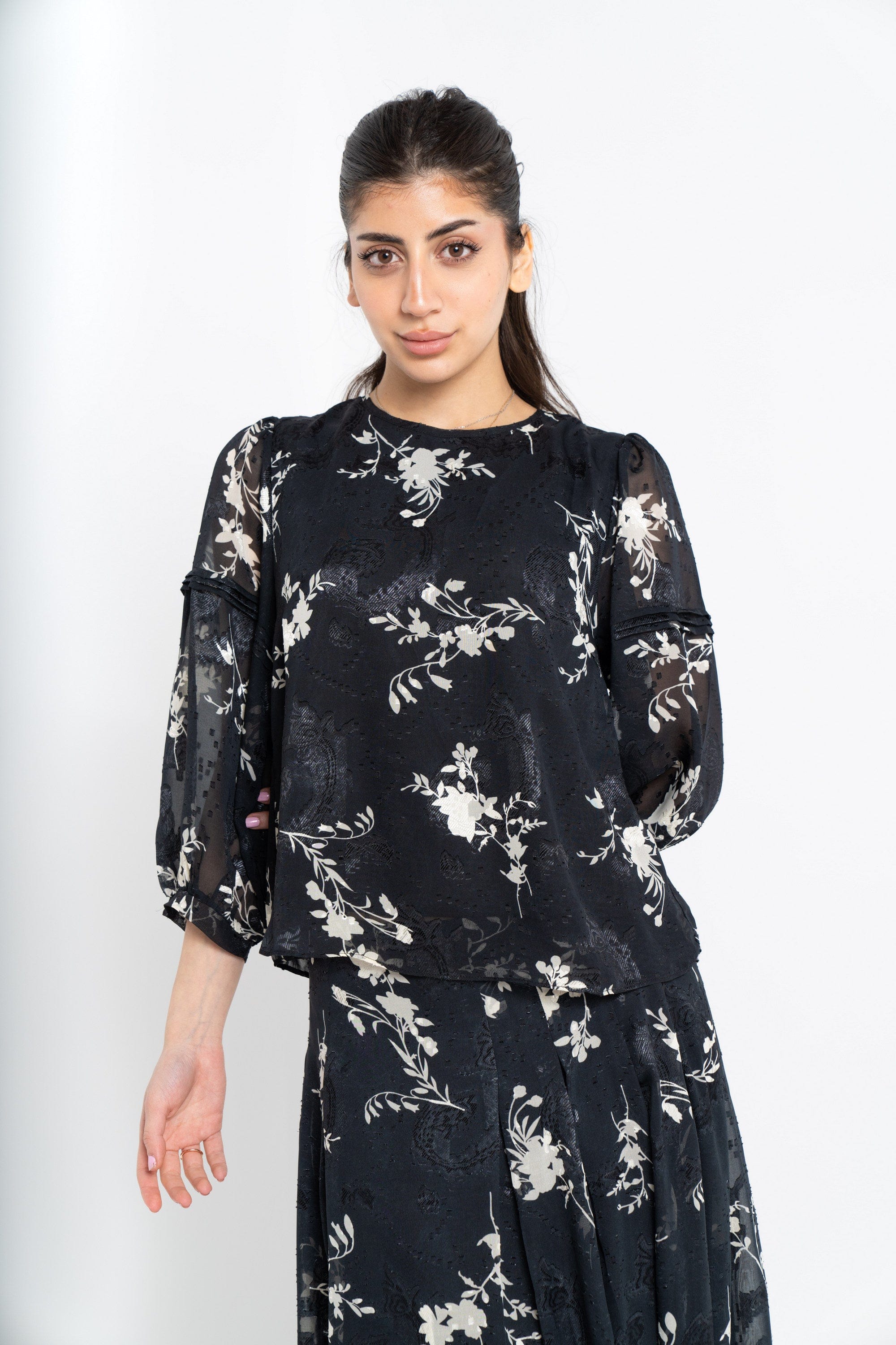 نتشي توب مشجر شفاف 3/4 كم بف نسائي