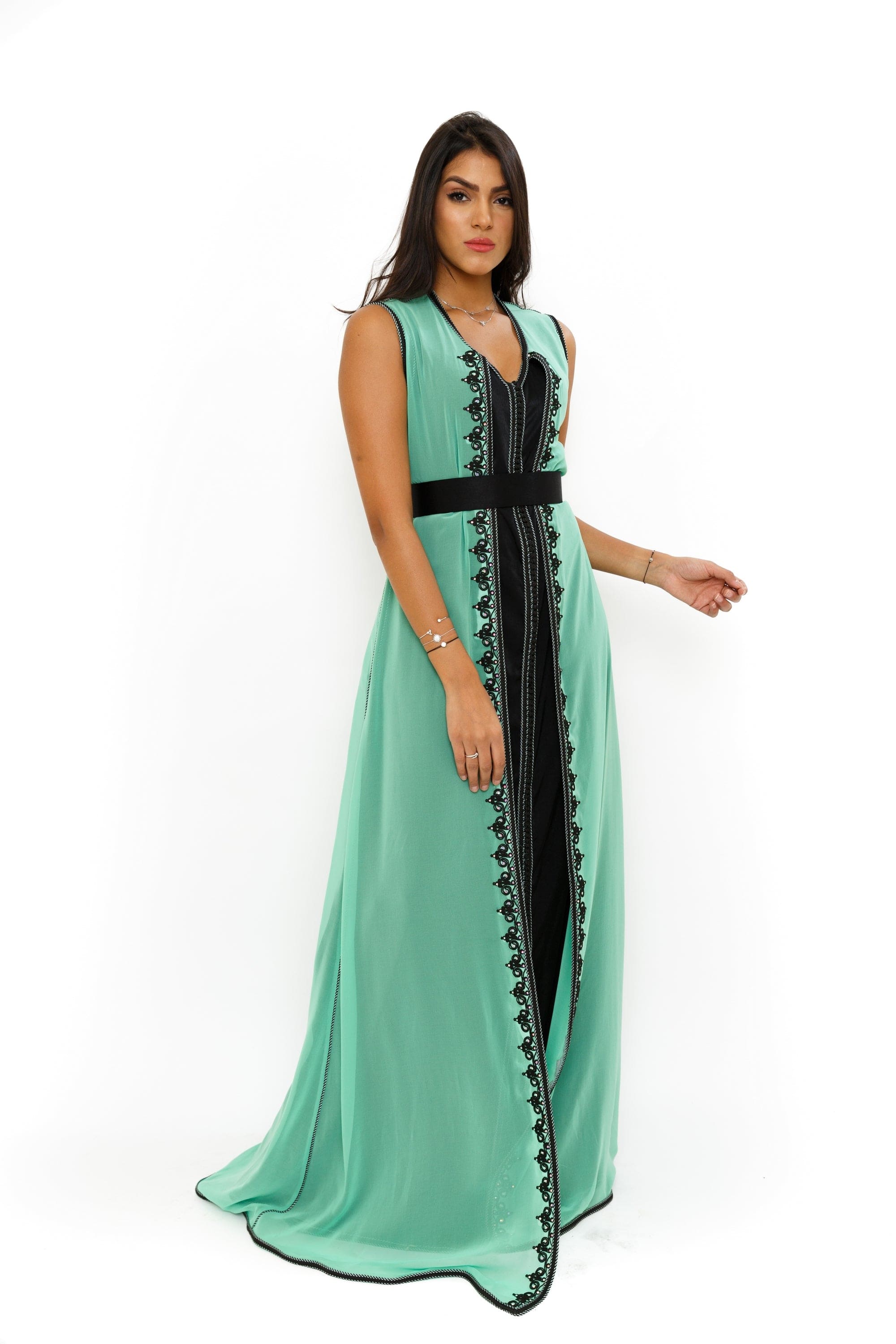 ديامانتين عباية مغربي بدون أكمام من الشيفون الناعم مزينة بتطريز على الصدر للأسفل أخضر