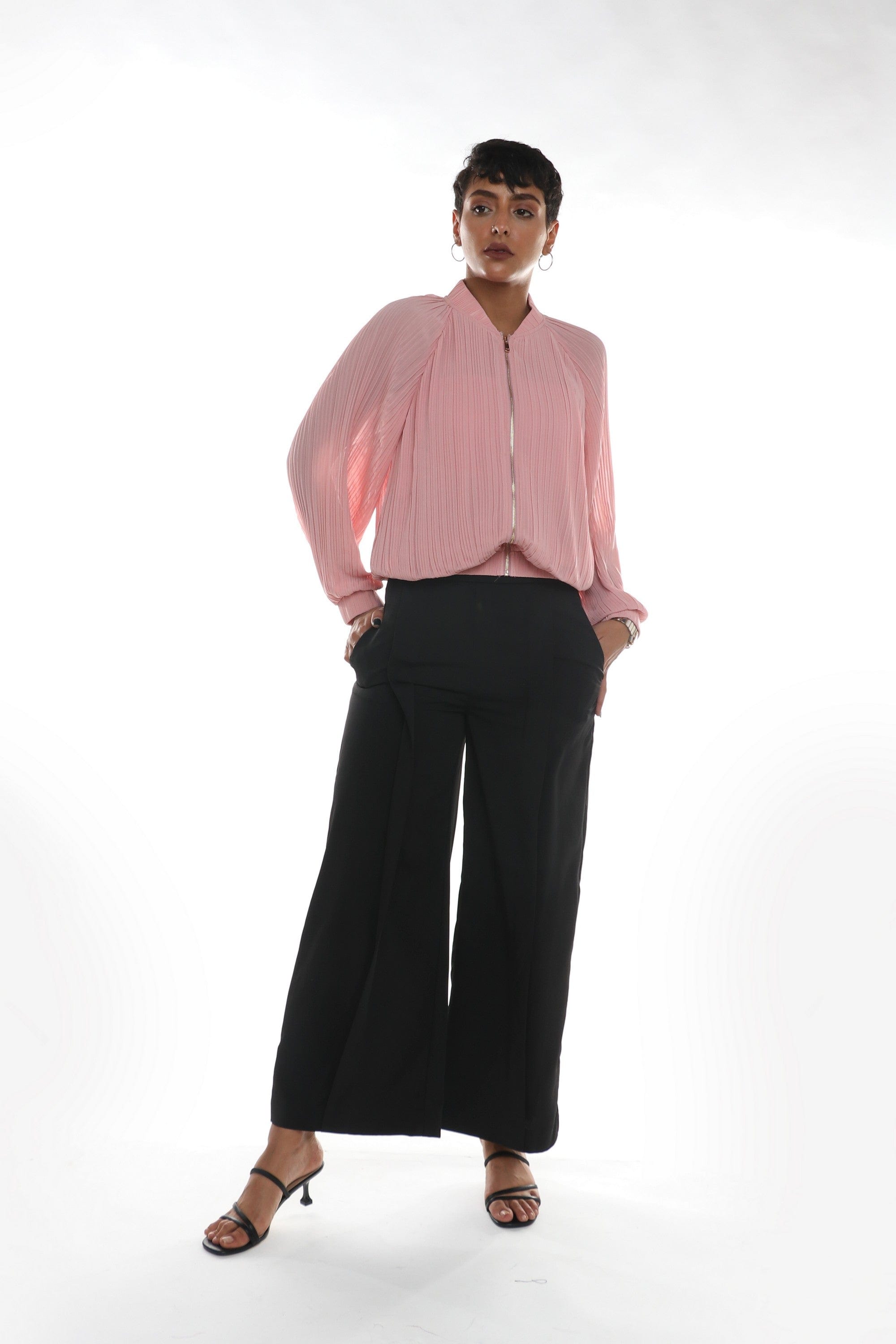 نتشي سترة سادة بكسرات بسحاب بأكمام طويلة