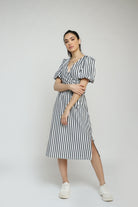 نتشي فستان ميدي مخطط بالطول منقوش من أسفل كم قصير نسائي