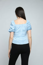 نتشي بلوزة مشجرة بفتحة صدر مربعة