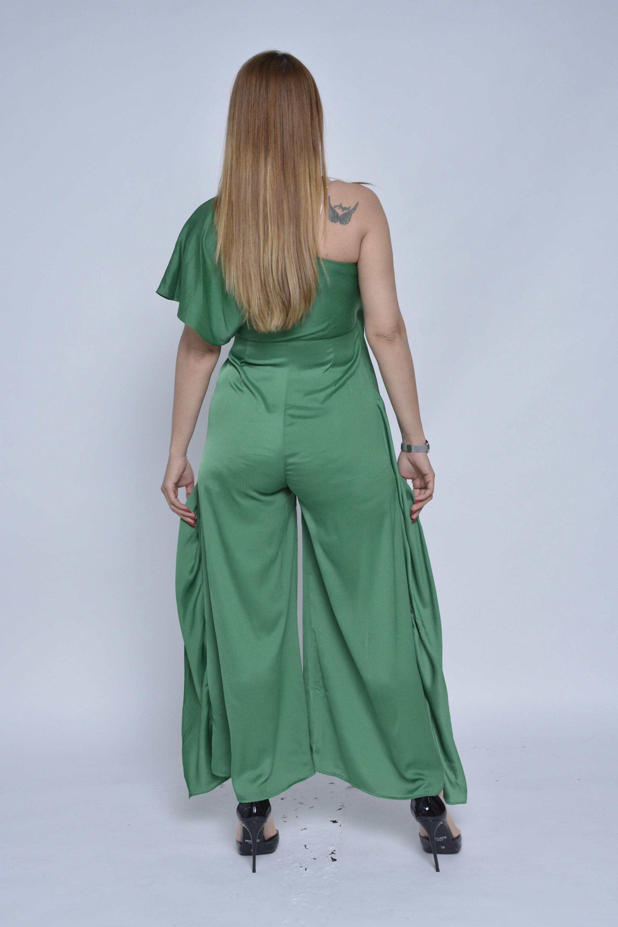 نتشي جمبسوت للمناسبات بكتف واحد