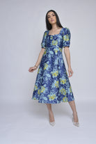 نتشي فستان سهره بفتحة رقبة مربعة بأكمام مكشكشة