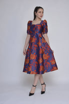 نتشي فستان سهره بفتحة رقبة مربعة بأكمام مكشكشة