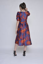 نتشي فستان سهره بفتحة رقبة مربعة بأكمام مكشكشة