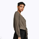 نتشي بلوزة بأزرار أمامية سبعة كم طويل بأساور نسائي