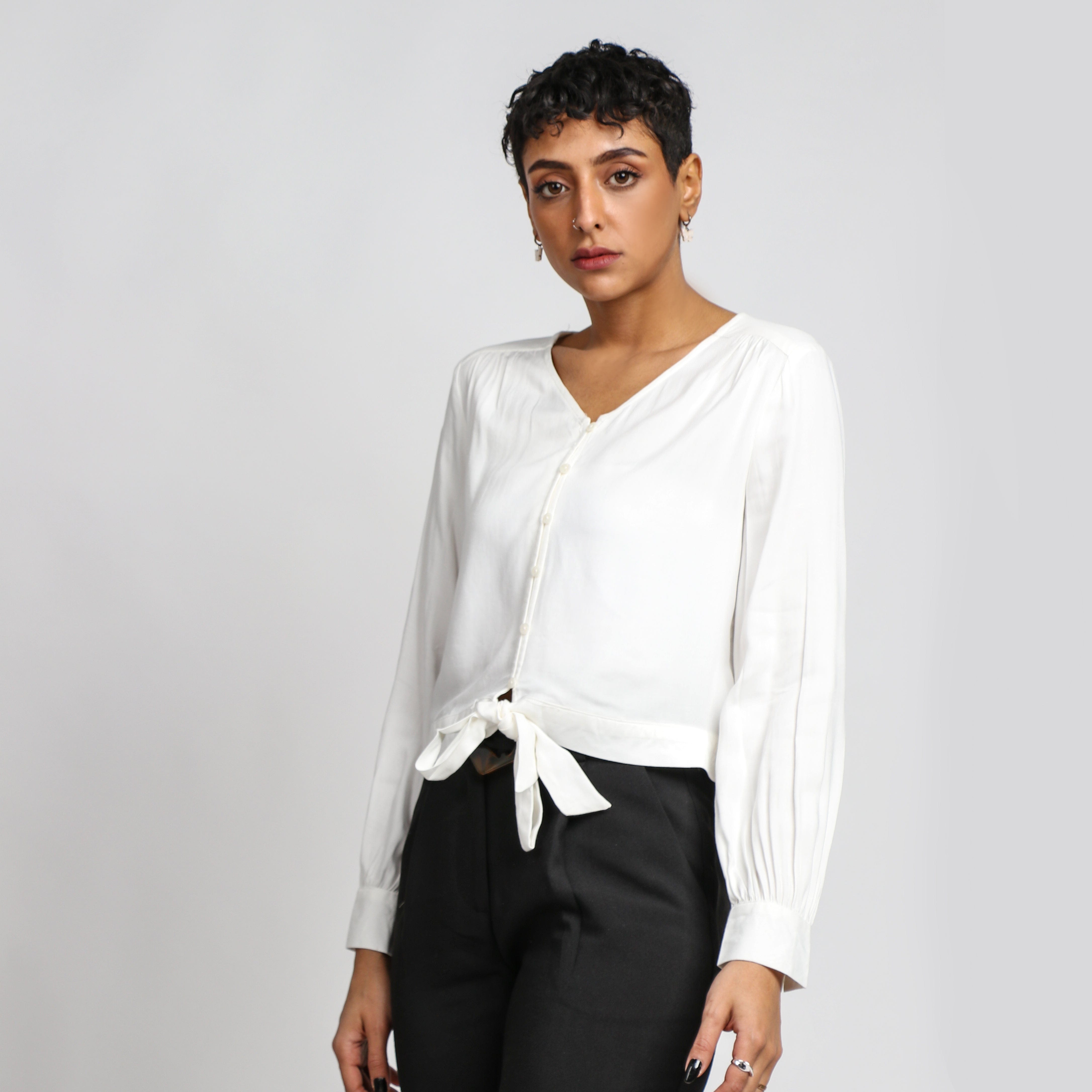 نتشي بلوزة بأزرار أمامية سبعة كم طويل بأساور نسائي