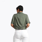 نتشي بلوزة فسكوز قصيرة نص كم واسع بياقة بأزرار أمامية