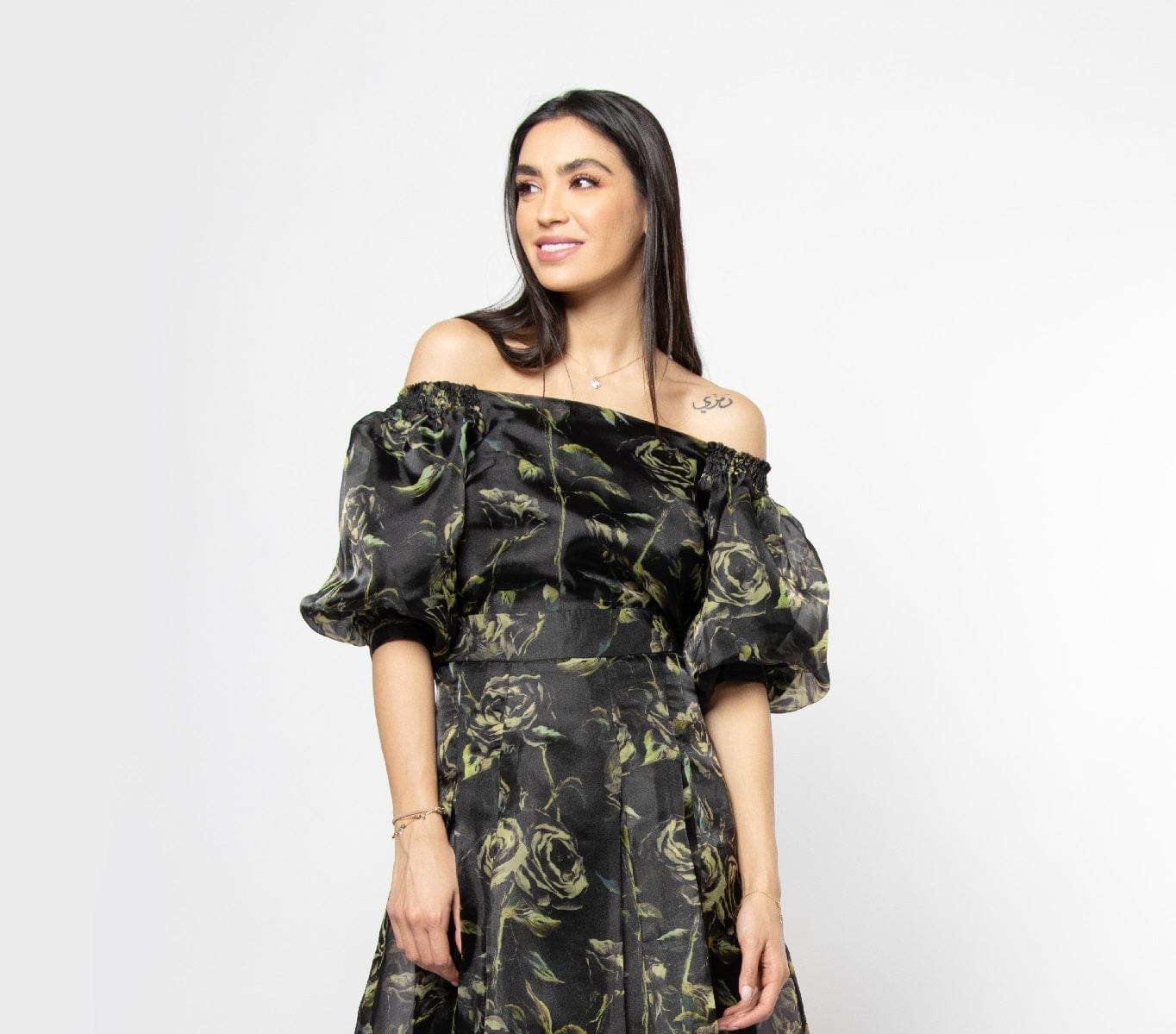 نتشي بلوزة اوف شولدر بأكمام منفوخة مشجرة