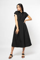 نتشي فستان ميدي بكم قصير وياقة دائرية