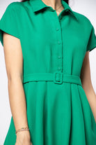 نتشي فستان ميدي بكم قصير وياقة دائرية