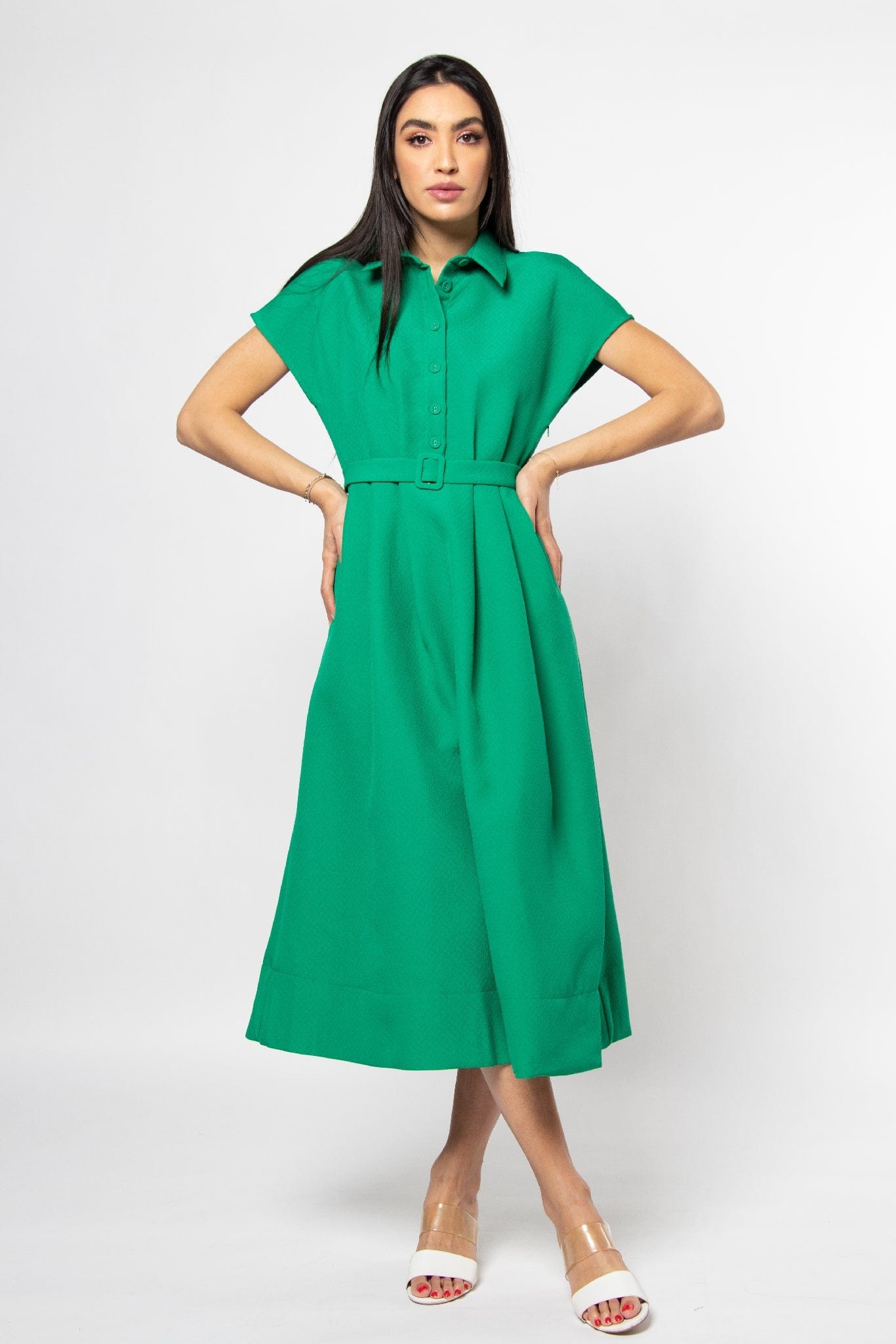 نتشي فستان ميدي بكم قصير وياقة دائرية