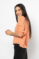 نتشي بلوزة مشجرة بفتحة دائرية 3/4 كم مع أسورة نسائي