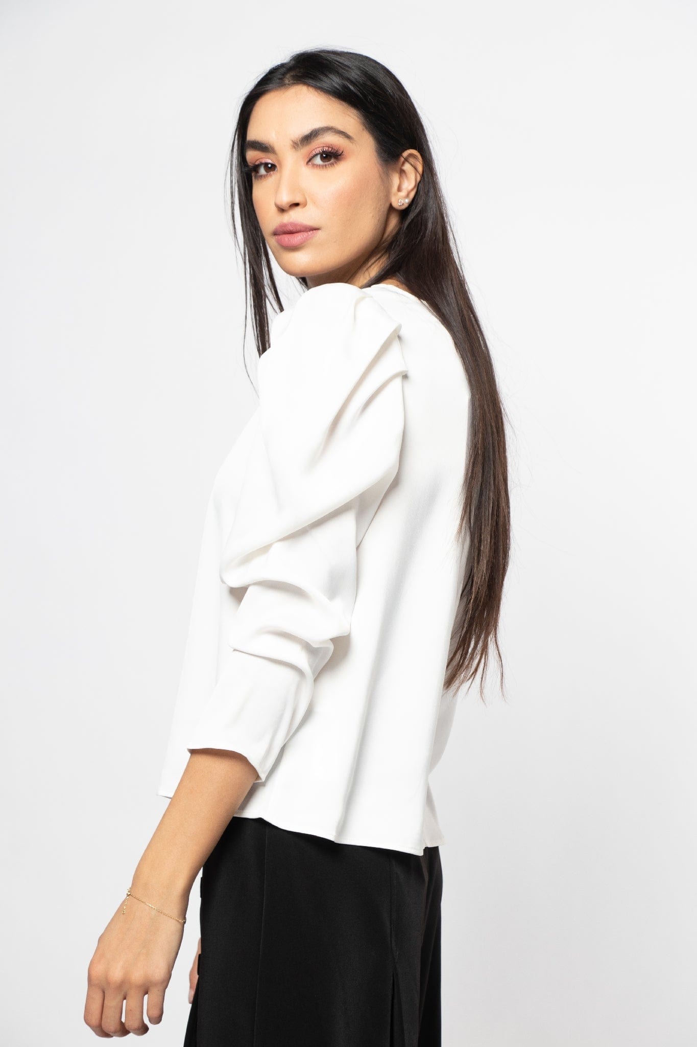 نتشي بلوزة نسائية بأكمام منفوخة أبيض