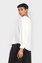 نتشي بلوزة رسمية سادة كم واسع منفوش مكشكش بأسورة نسائي