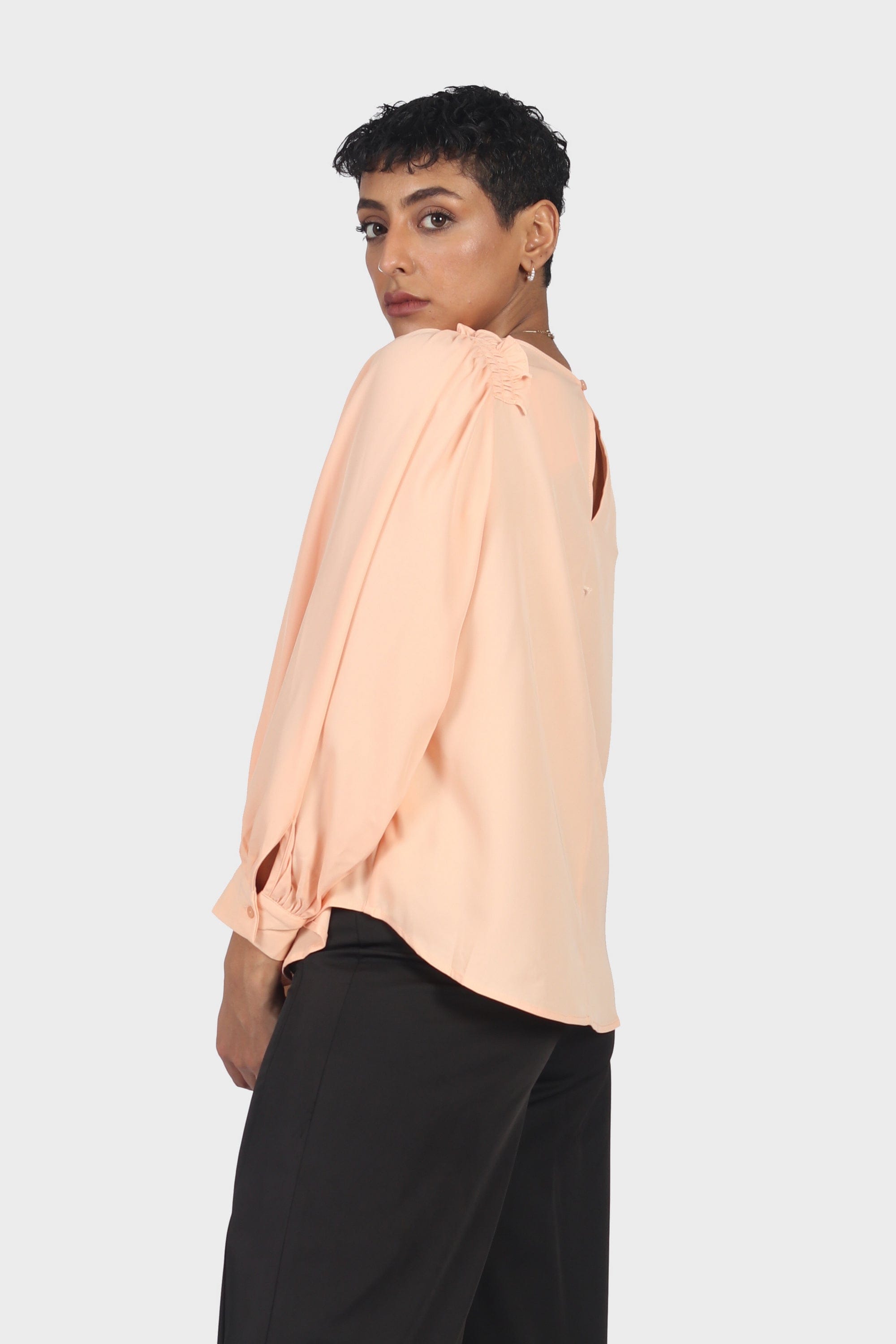 نتشي بلوزة رسمية سادة كم واسع منفوش مكشكش بأسورة نسائي