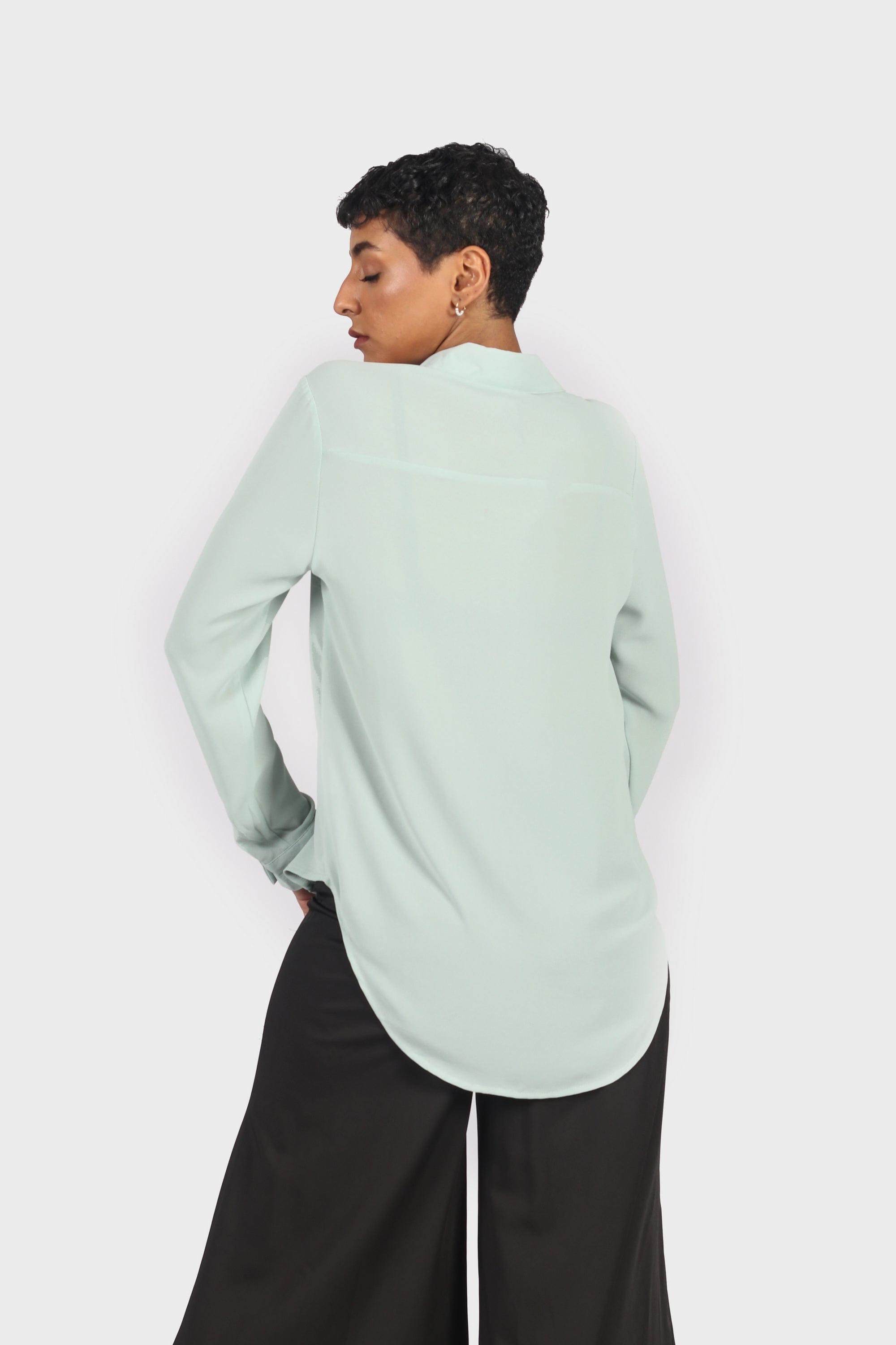 نتشي بلوزة رسمية بكسرات بكم طويل نسائي