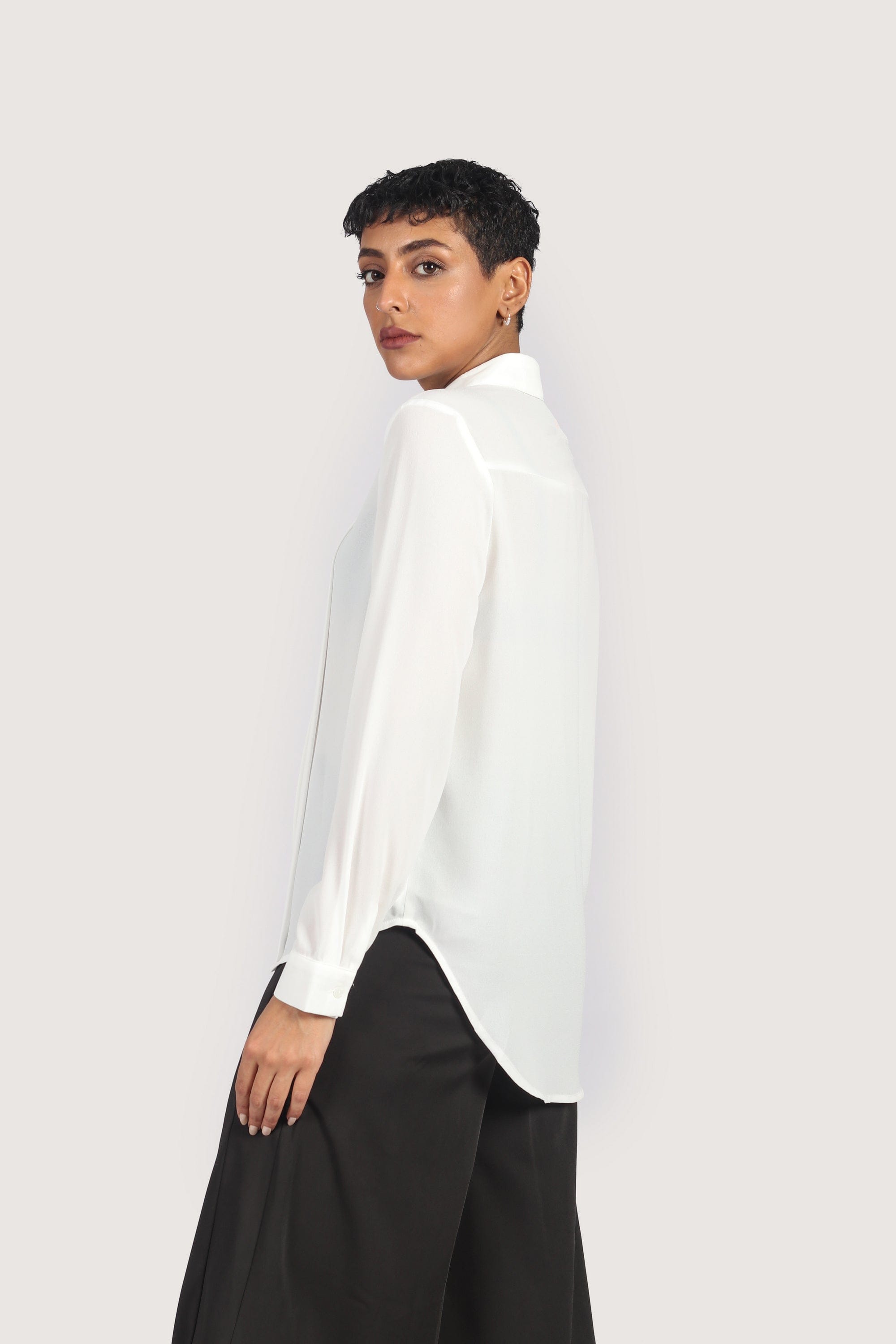 نتشي بلوزة رسمية بكسرات بكم طويل نسائي