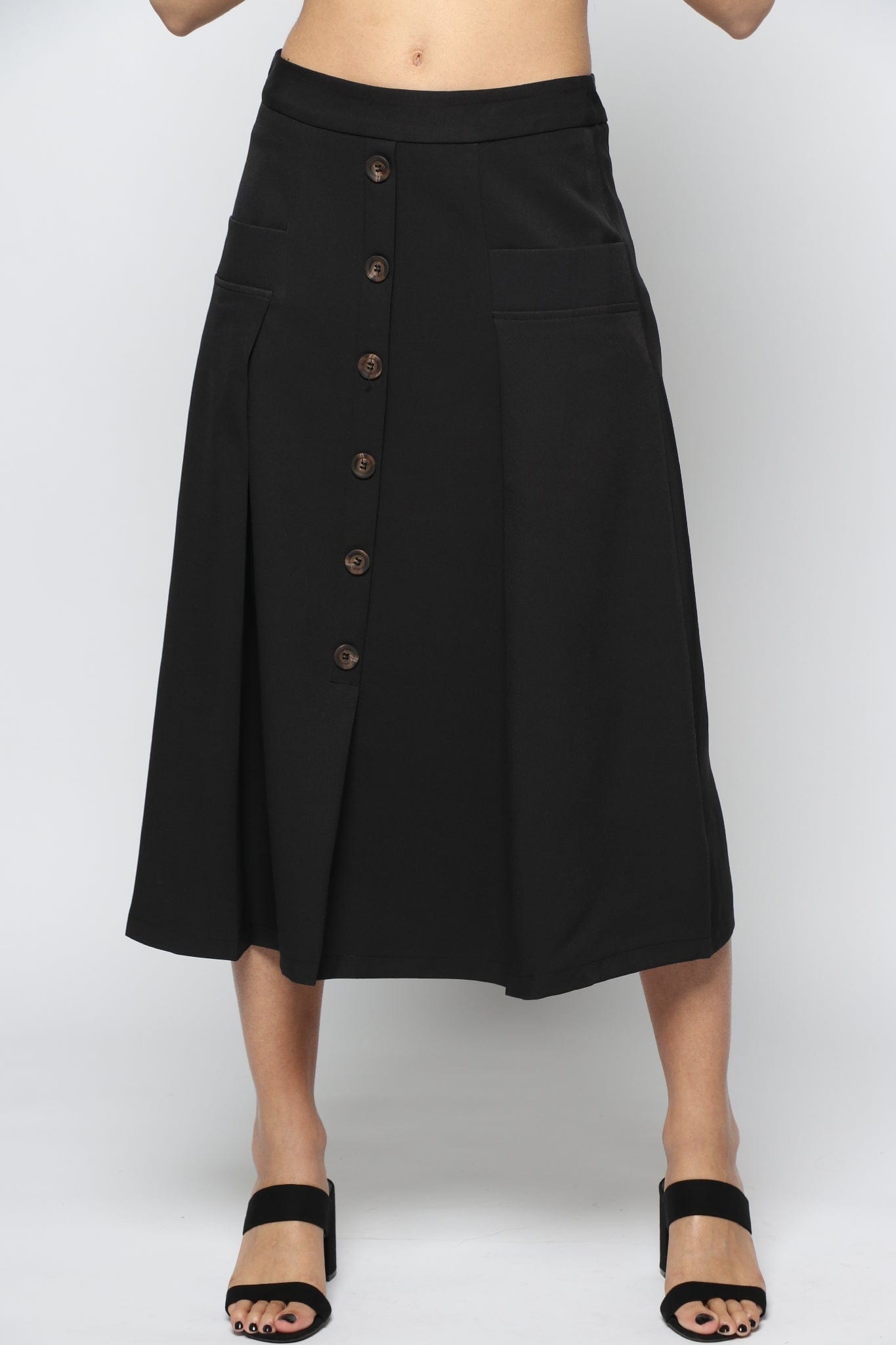 نتشي تنورة ميدي سادة واسعة بجيوب بازرار امامية