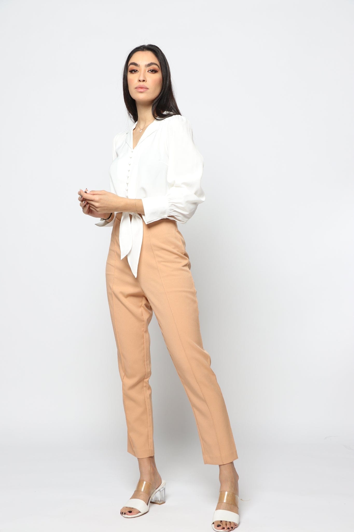 نتشي بلوزة خصر مرتفع بأكمام طويلة أزرار أمامية مع ربطة