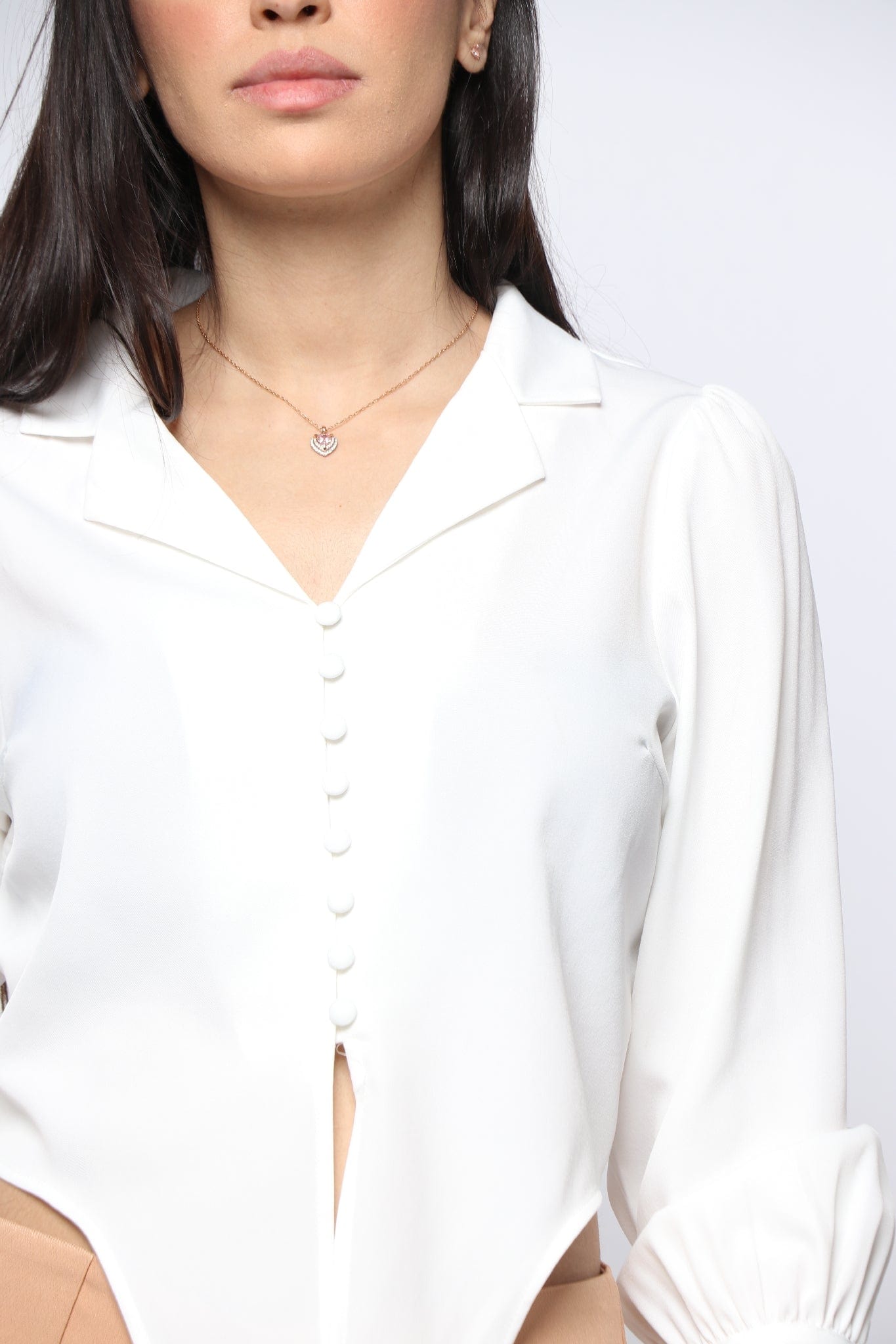 نتشي بلوزة خصر مرتفع بأكمام طويلة أزرار أمامية مع ربطة