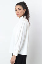 نتشي بلوزة أزرار أمامية بياقة صغيرة كم طويل واسعة بأساور نسائي