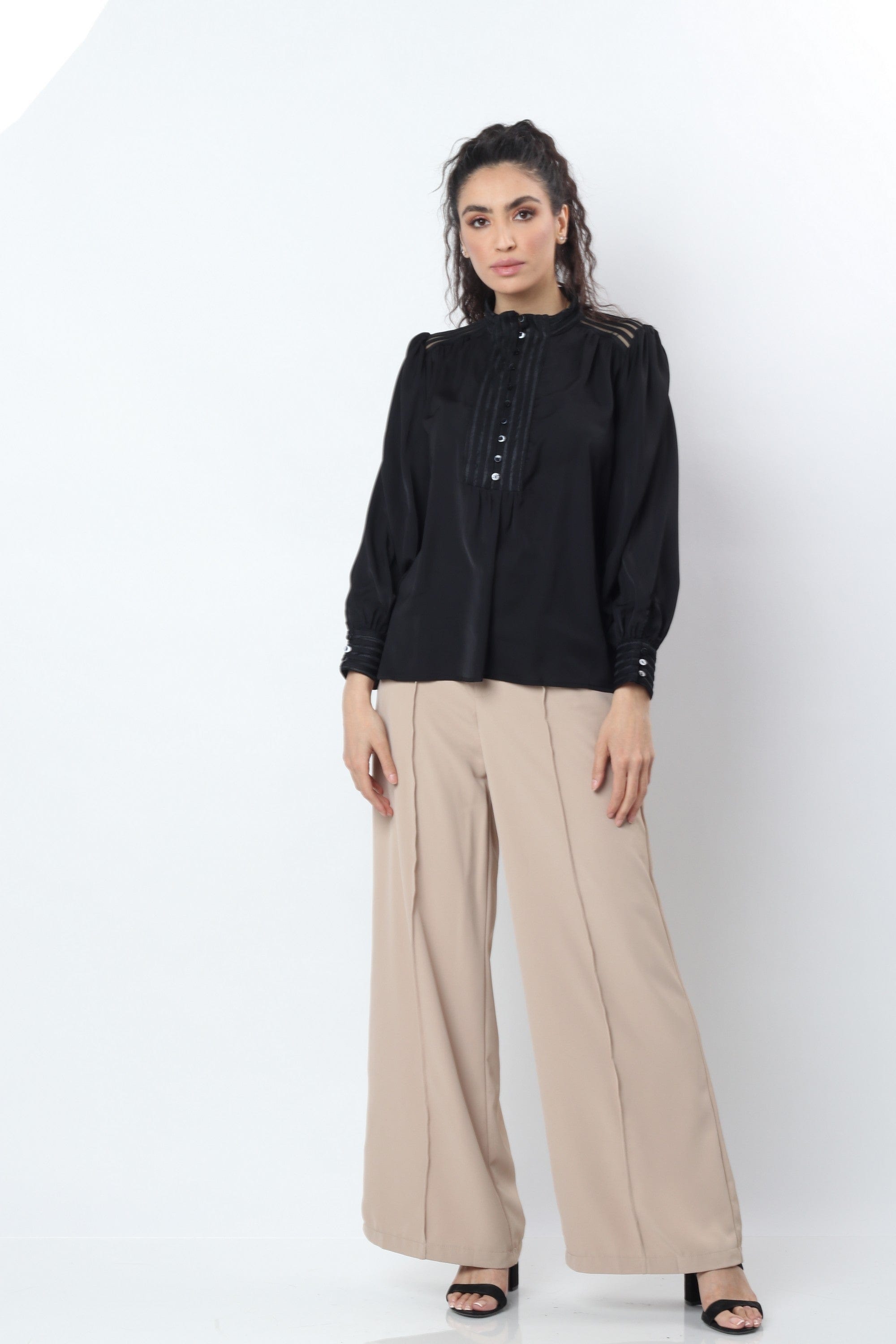 نتشي بلوزة أزرار أمامية بياقة صغيرة كم طويل واسعة بأساور نسائي