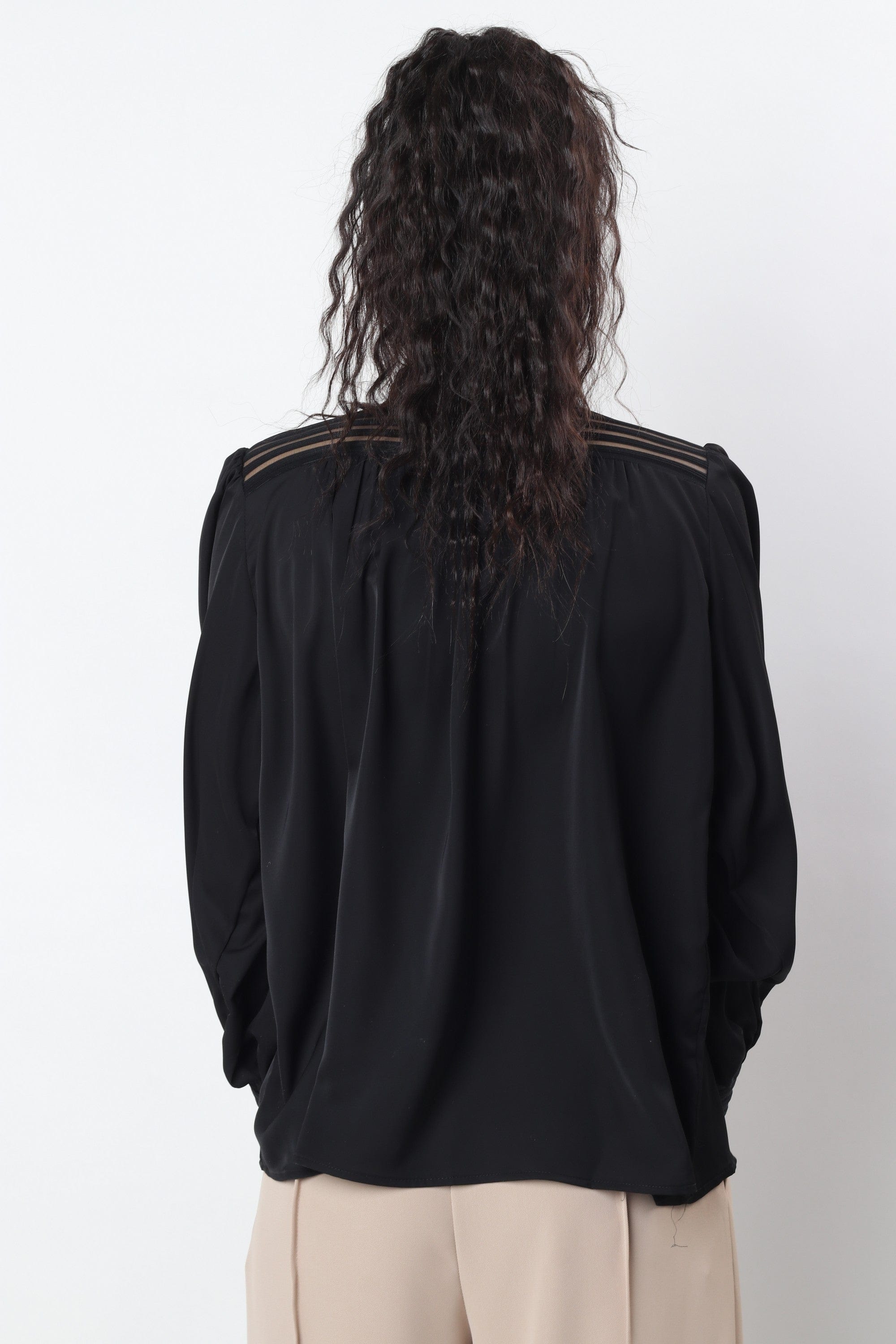 نتشي بلوزة أزرار أمامية بياقة صغيرة كم طويل واسعة بأساور نسائي