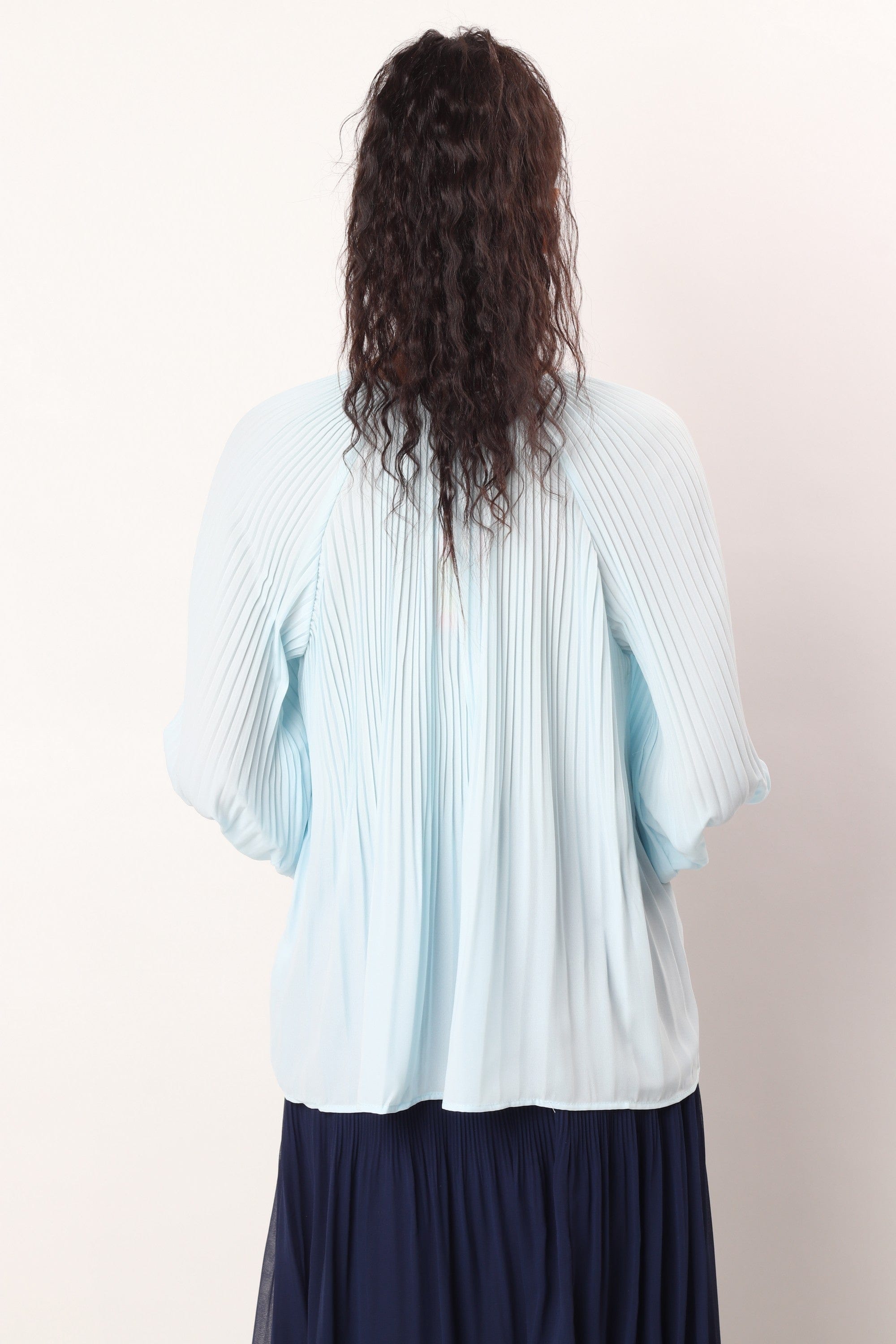 نتشي بلوزة كلوش مع رباط وكم طويل نسائي