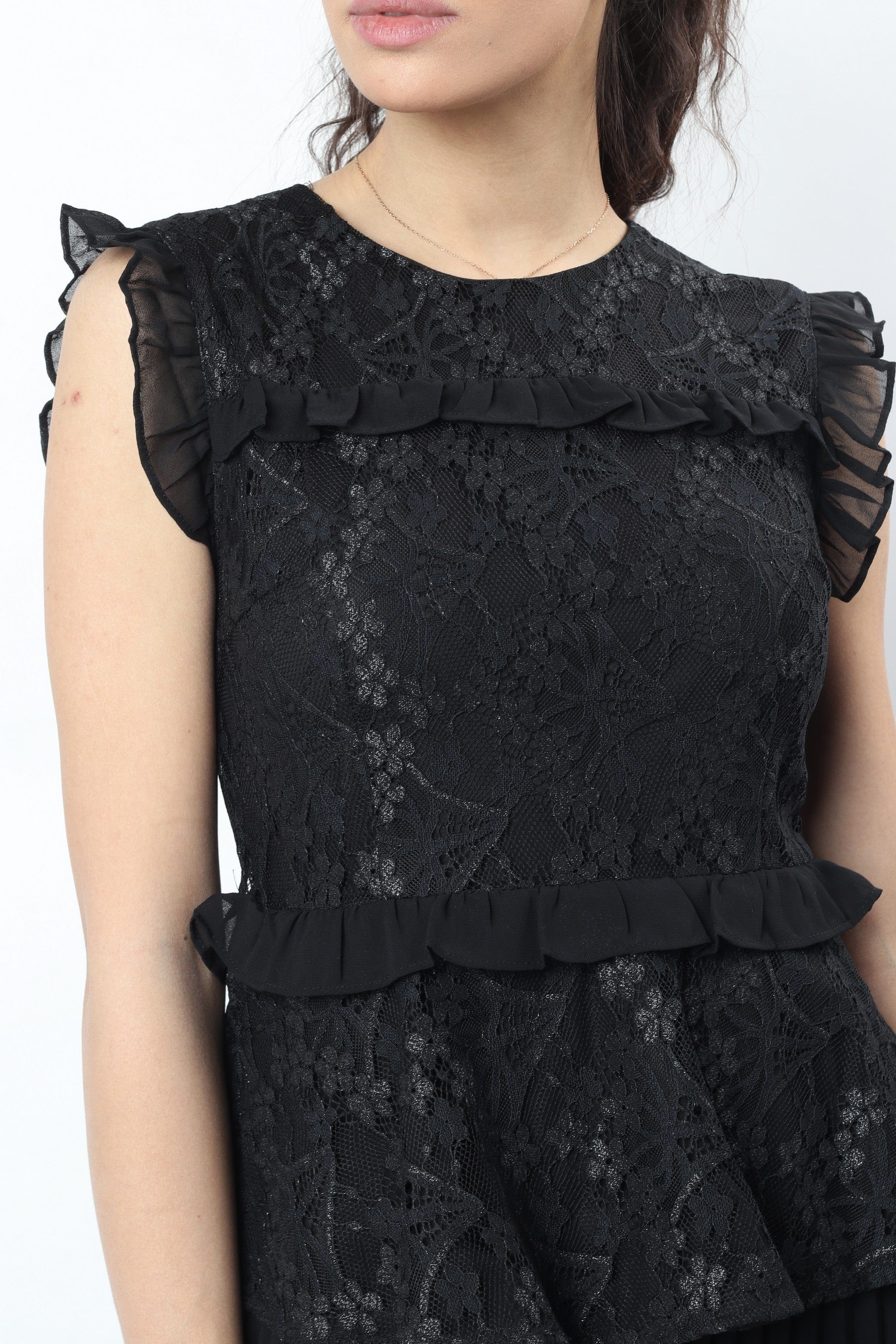 نتشي فستان ميدي بليسية بأكمام فراشة