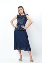 نتشي فستان ميدي بليسية بأكمام فراشة