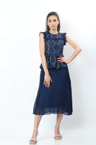 نتشي فستان ميدي بليسية بأكمام فراشة