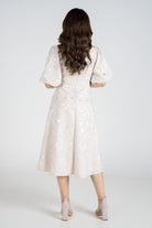 نتشي فستان ميدي كلاسيكي منقوش كم منفوش قصير