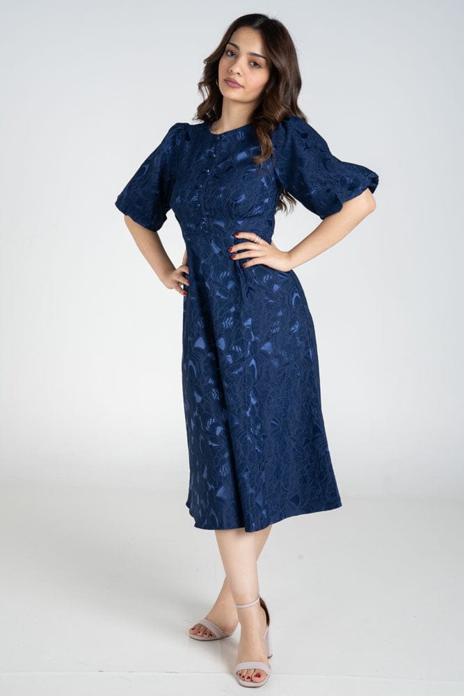 نتشي فستان ميدي كلاسيكي منقوش كم منفوش قصير