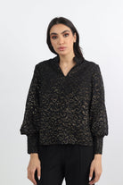 نتشي بلوزة كلاسيك بياقة مكشكشة وفتحة سبعة كم طويل مع أساور نسائي