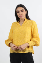 نتشي بلوزة كلاسيك بياقة مكشكشة وفتحة سبعة كم طويل مع أساور نسائي