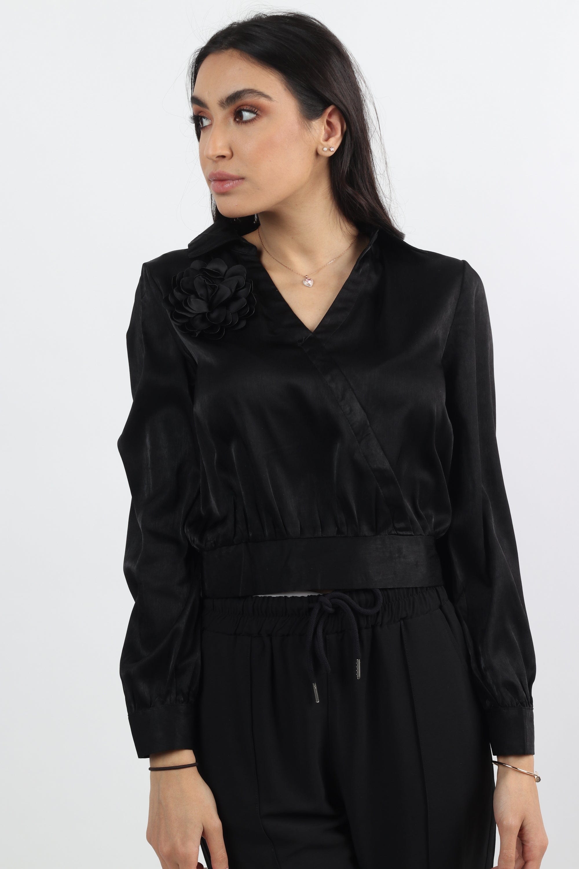 نتشي بلوزة سبعة مفتوحة كم طويل مع وردة نسائي