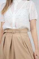 نتشي بلوزة رسمية كم قصير مزينة بدانتيل نسائي