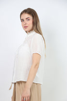 نتشي بلوزة رسمية كم قصير مزينة بدانتيل نسائي