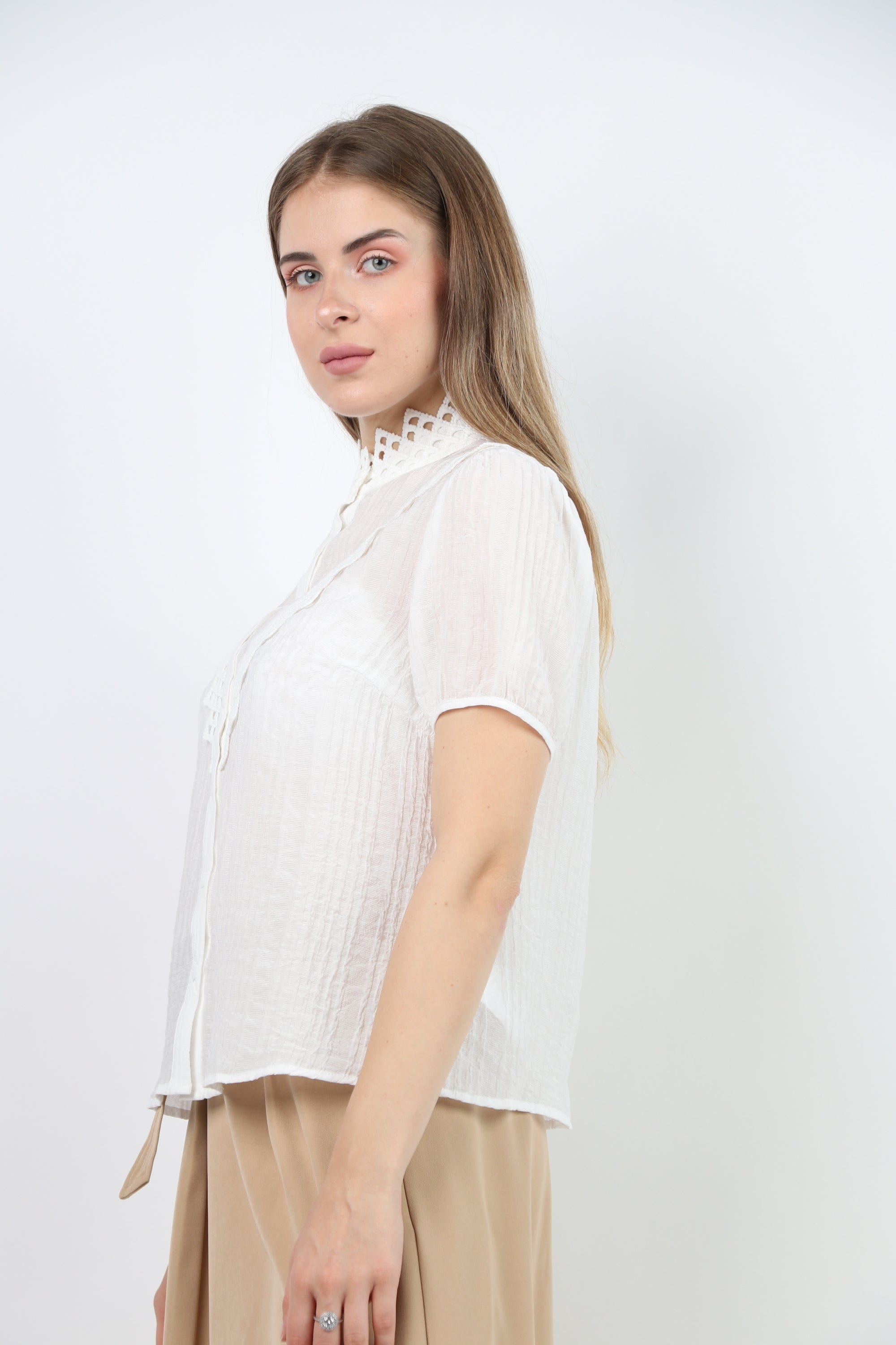 نتشي بلوزة رسمية كم قصير مزينة بدانتيل نسائي