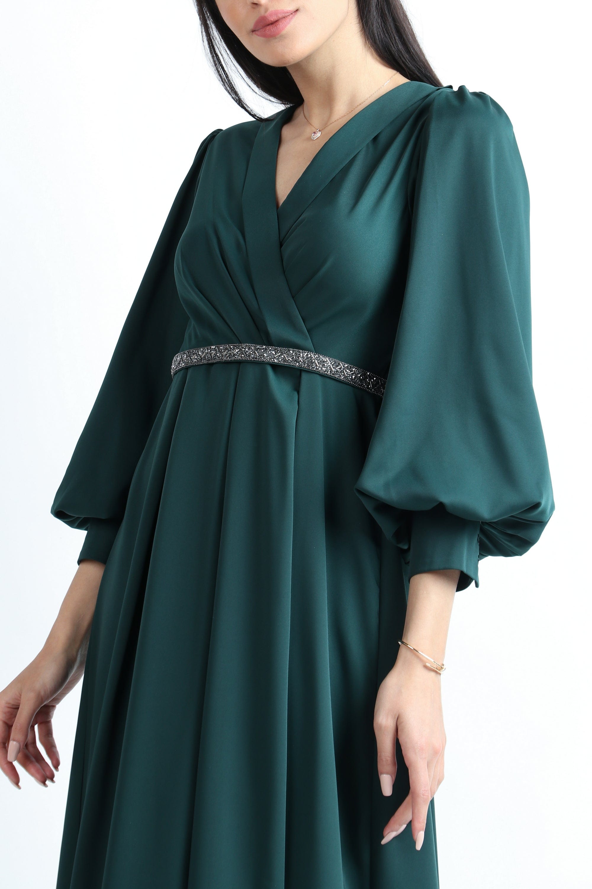 نتشي فستان ماكسي كم منفوخ بفتحة صدر سبعة